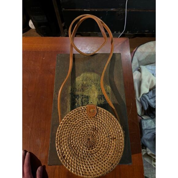 Handwoven round Rattan straw brown tan Purse shoulder bag leather strap - Picture 3 of 9
